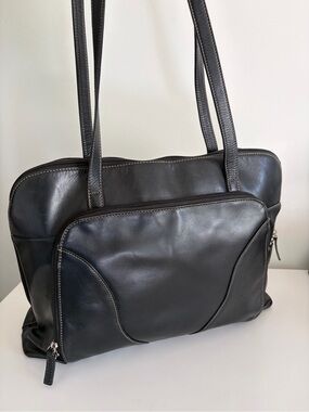Dopp Black Leather Laptop Tote